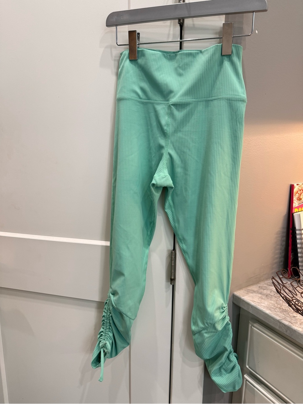 Beach Riot Mint Green Ruched Leggings like new